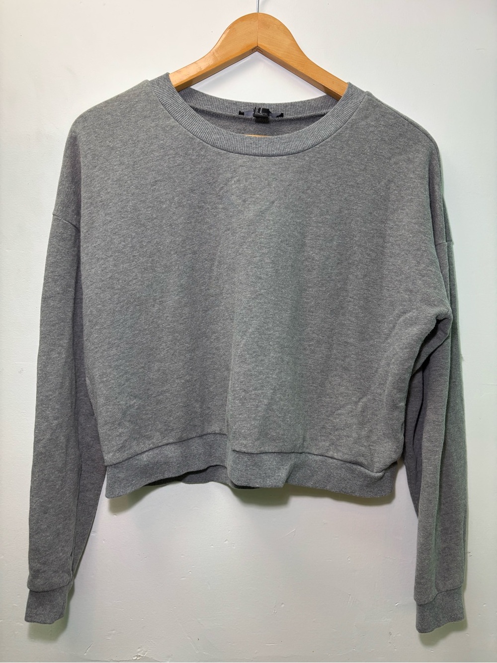 Forever 21 Women's Gray Cropped Crew Sweatshirt